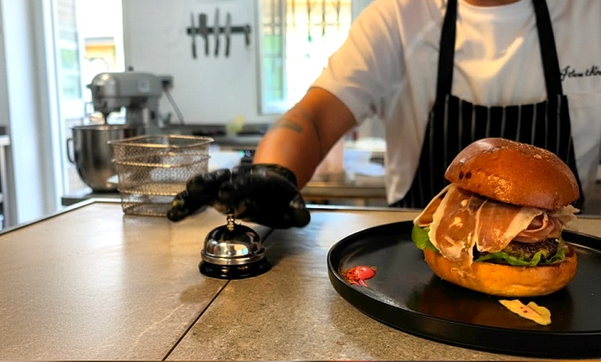 Image 20: Menú de smash burger con entrante, patatas y bebidas para 2 o 4