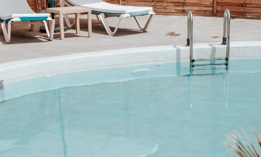 Image 8: Día de playa con hamaca y menú de arroces para 2 o 4 personas