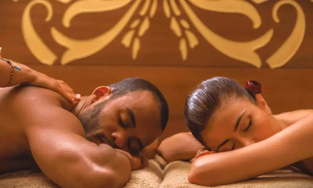 Masaje en pareja de hasta 1 h en cabina privada con cava y chocolate