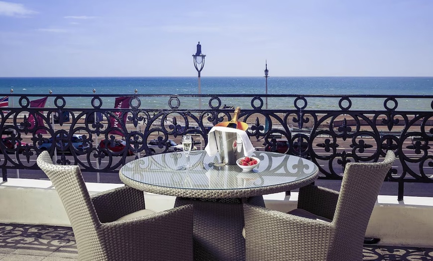 Image 14: Brighton: Seafront Stay for 2 with Breakfast, Welcome Drink & Dinner