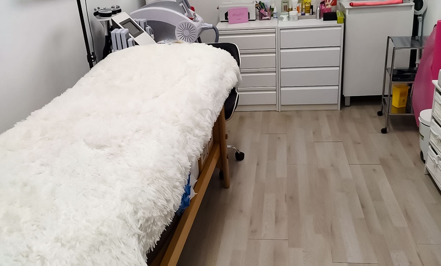 Image 6: Pestañas y cejas definidas con lifting, tinte o laminado