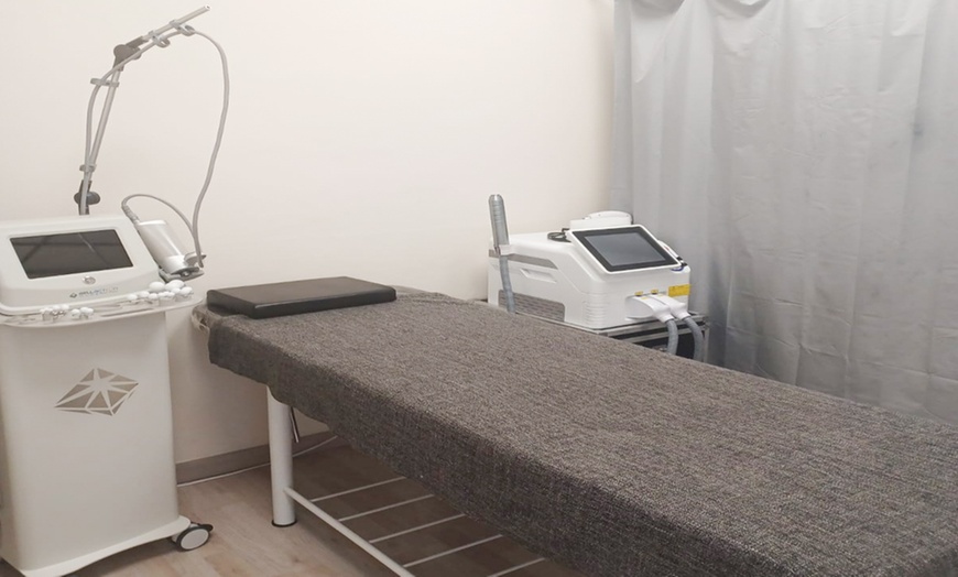 Image 4: Mirada definida y natural con micropigmentación de línea de pestañas