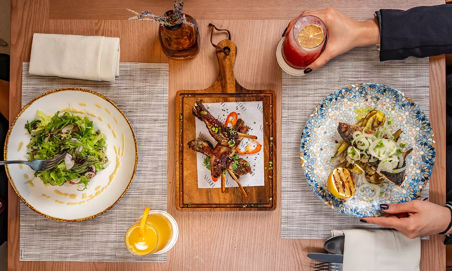 AED 100, AED 200, or AED 300, or AED 500 to spend on Food & Drink