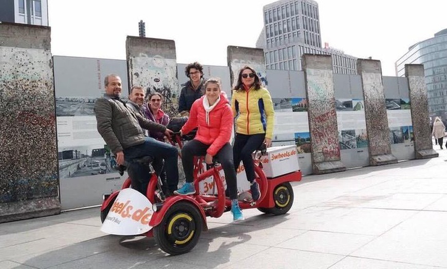 Image 2: 60 oder 120 Min. Conference-Bike Tour für 6 Personen in Berlin
