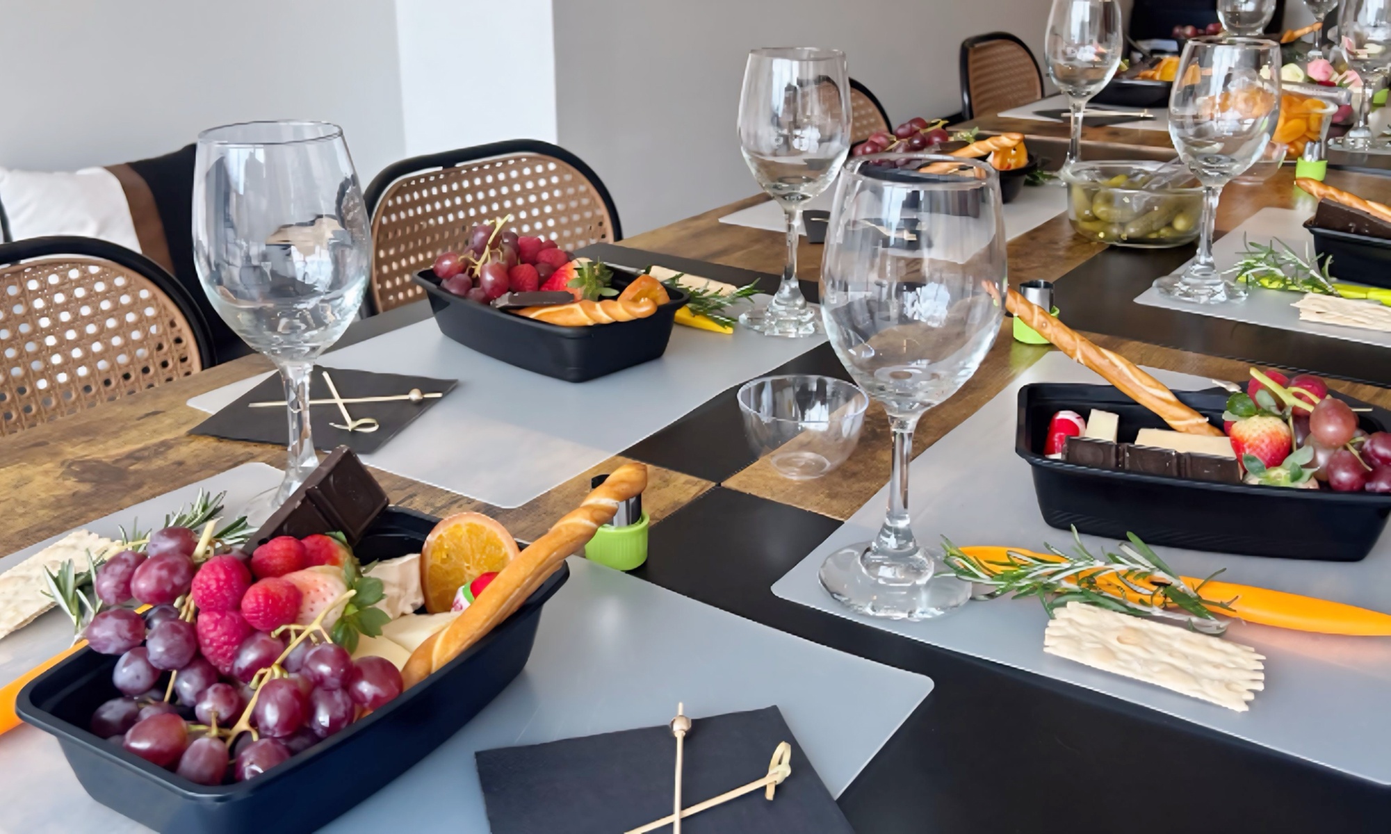 Discover Non-Alcoholic Wine Pairing Party at Prāzbar