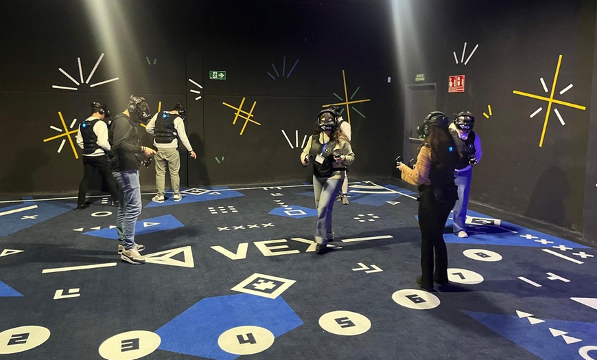 Image 7: Juego de realidad virtual Spark VR y pizza gigante para 4 personas