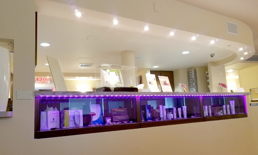 Image 3: Relax with One, Three, or Five 60-Min Mini Facial & Skin Consultation 