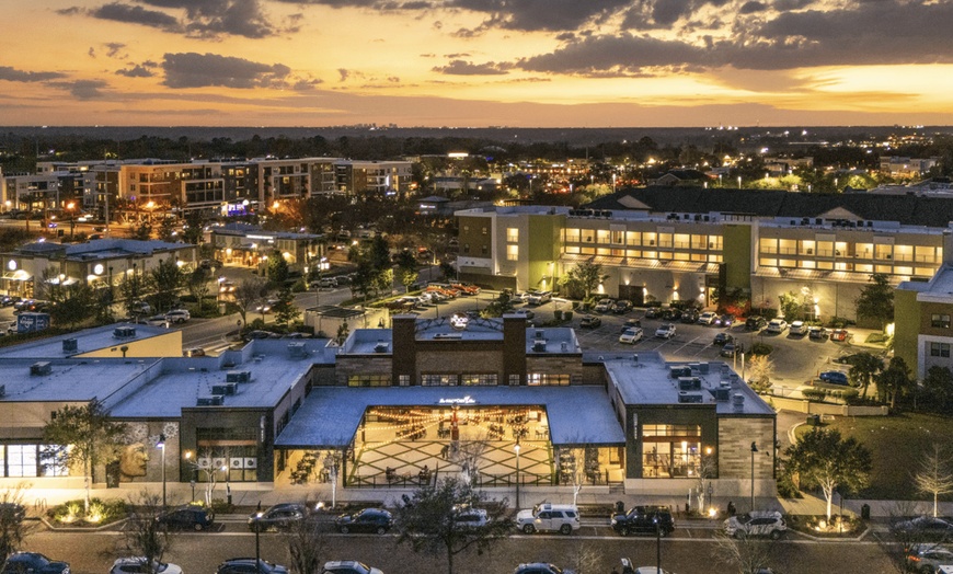 Image 16: Savor 10 or 20 Wings, 1 or 2 Entree, and Drinks!