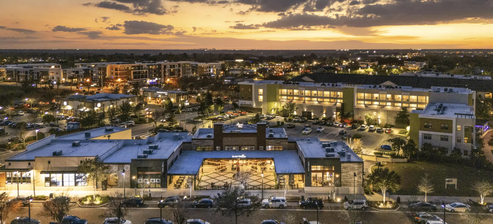 Savor 10 or 20 Wings, 1 or 2 Entree, and Drinks!