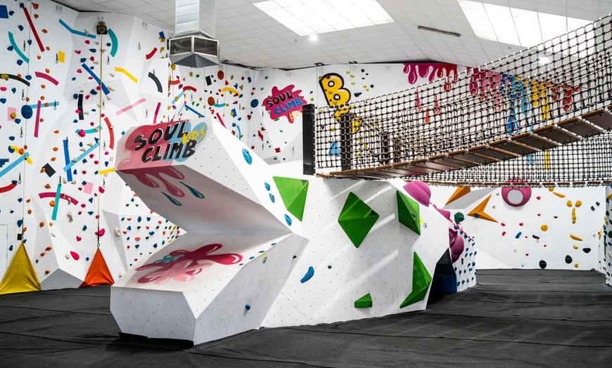 Image 16: Escalada libre o en familia con material y 1 h de profesor incluido