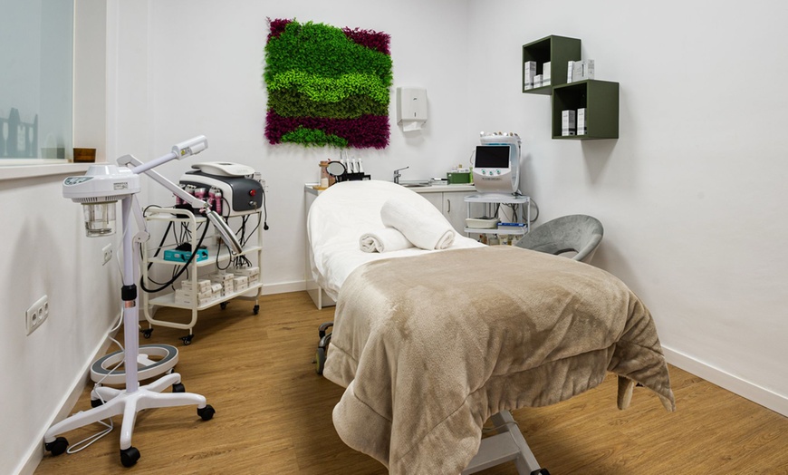 Image 3: Higiene facial profunda con opción de ultrasonido para piel renovada 