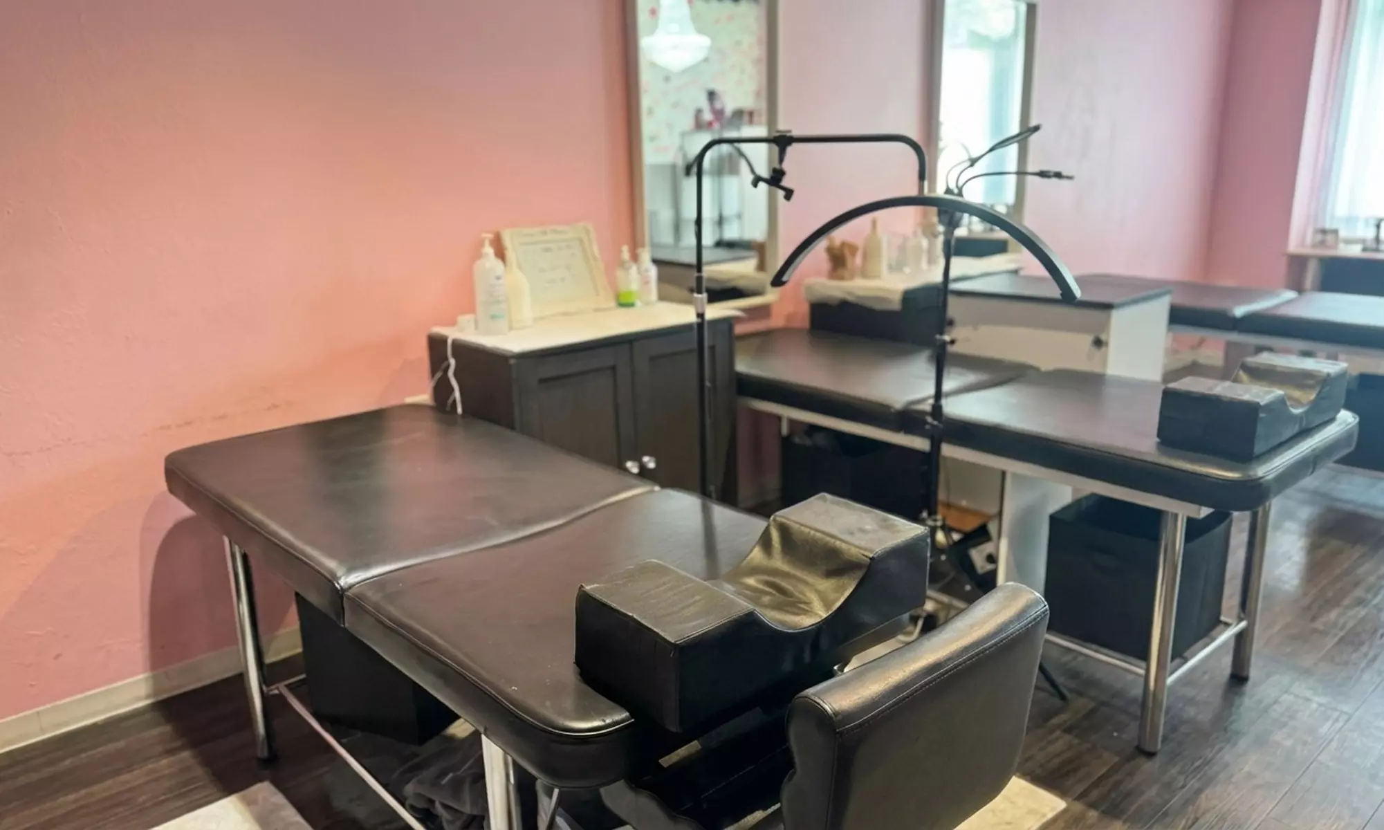 Transform Your Look: One Classic, Hybrid, or Volume Eyelash Extension