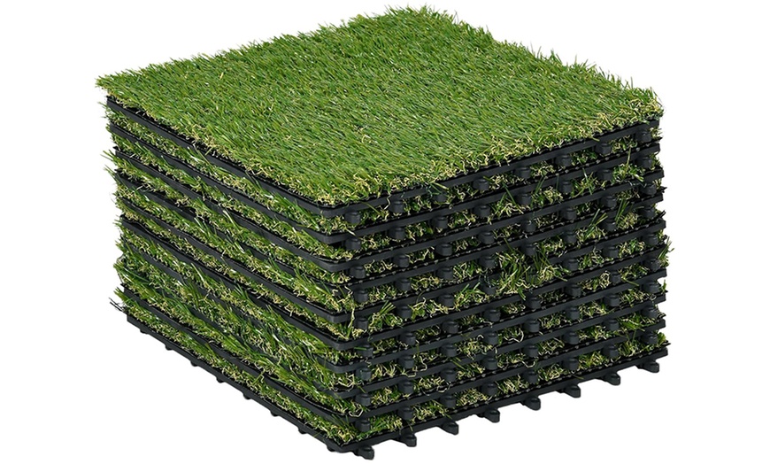 Image 5: 10-Pack Outsunny 30cm x 30cm Artificial Grass Turf in Dark Green