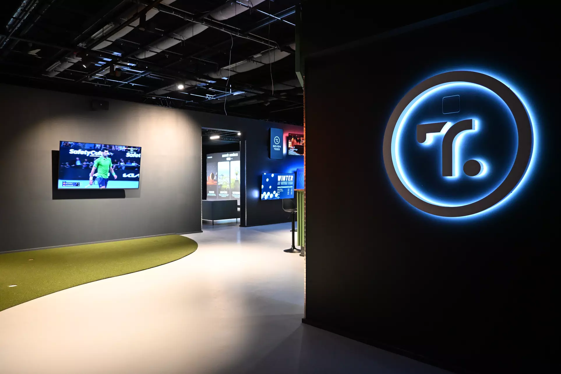 Training & Freizeitspaß: 60 Min. Golf-Simulator spielen für 1 - 4 Personen (bis zu 25% sparen) - Primary Image