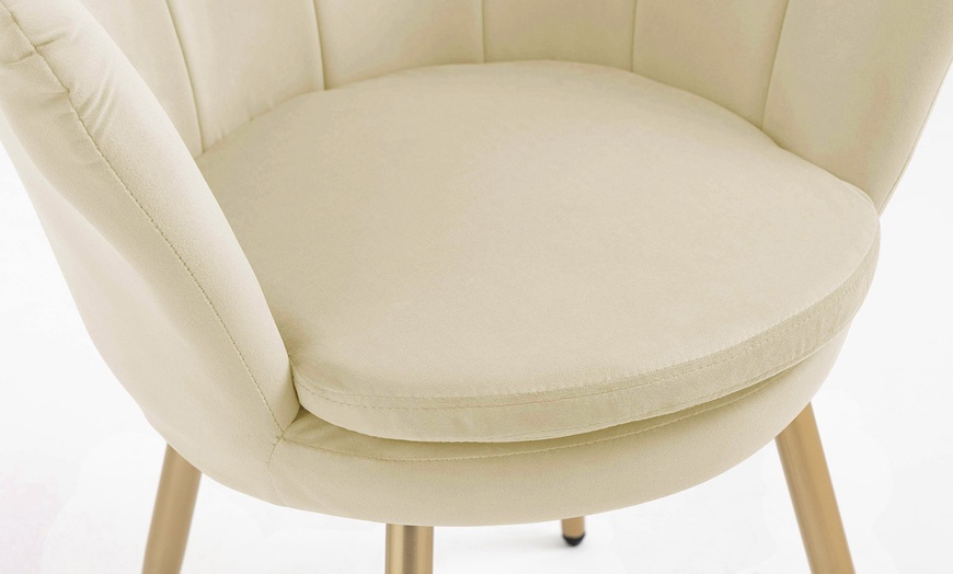 Image 21: Fluwelen schelpfauteuil