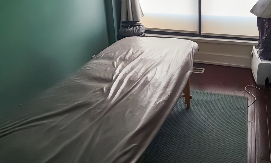 Image 2: 90 Min Signature Lotus Massage, Lomi Lomi, Lymphatic Massage or More