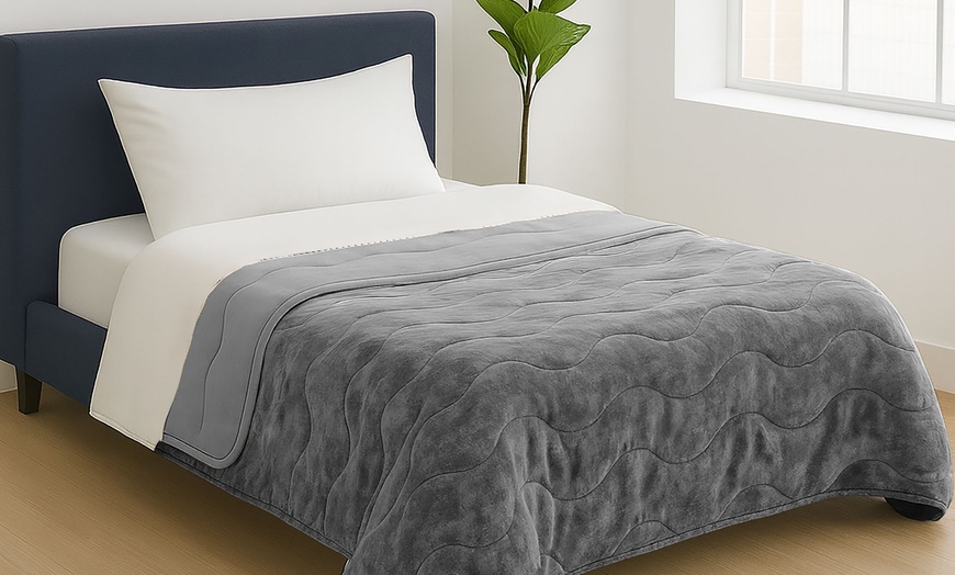 Image 8: Sprei met perzikhuid-behandeling