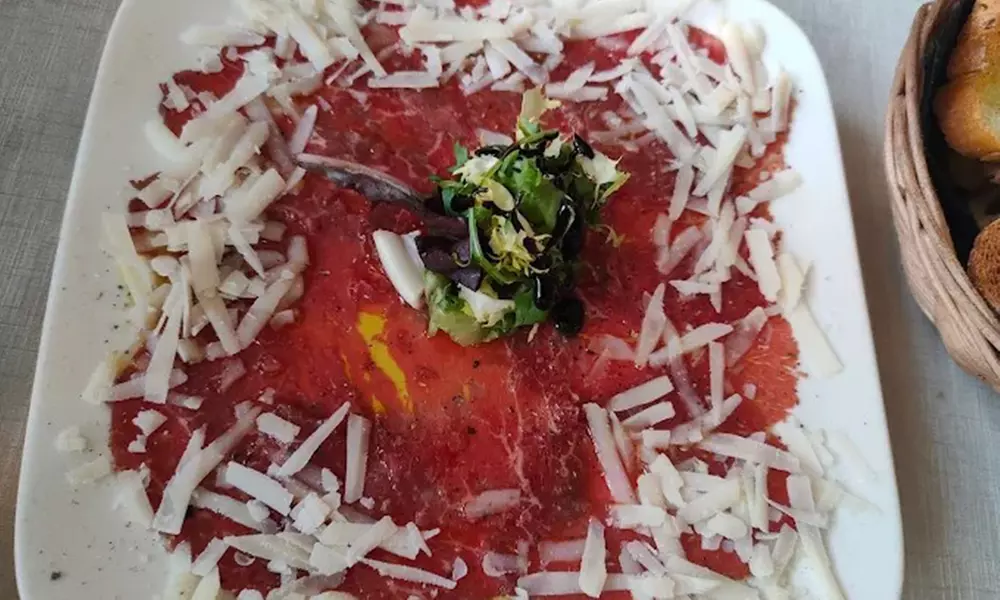 Parrillada para 2 o 4: aperitivo, entrantes, postres, bebida y vino