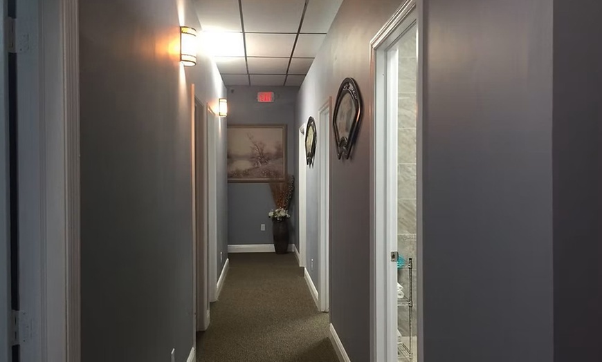 Image 7: 60, 90, or 120- Minutes Hydrotherapy Scalp and Body Massage Experience