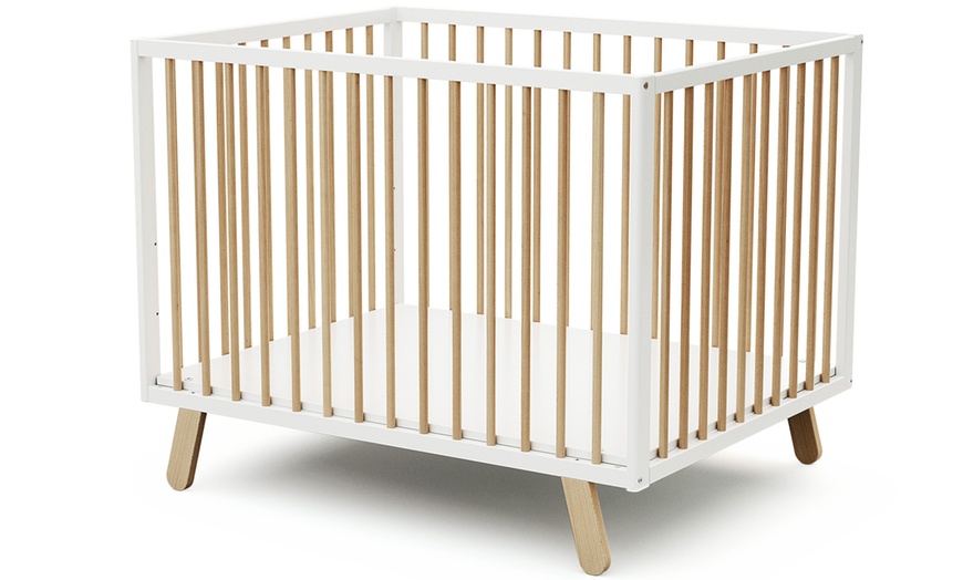 Image 2: Parc bébé en bois de la marque AT4