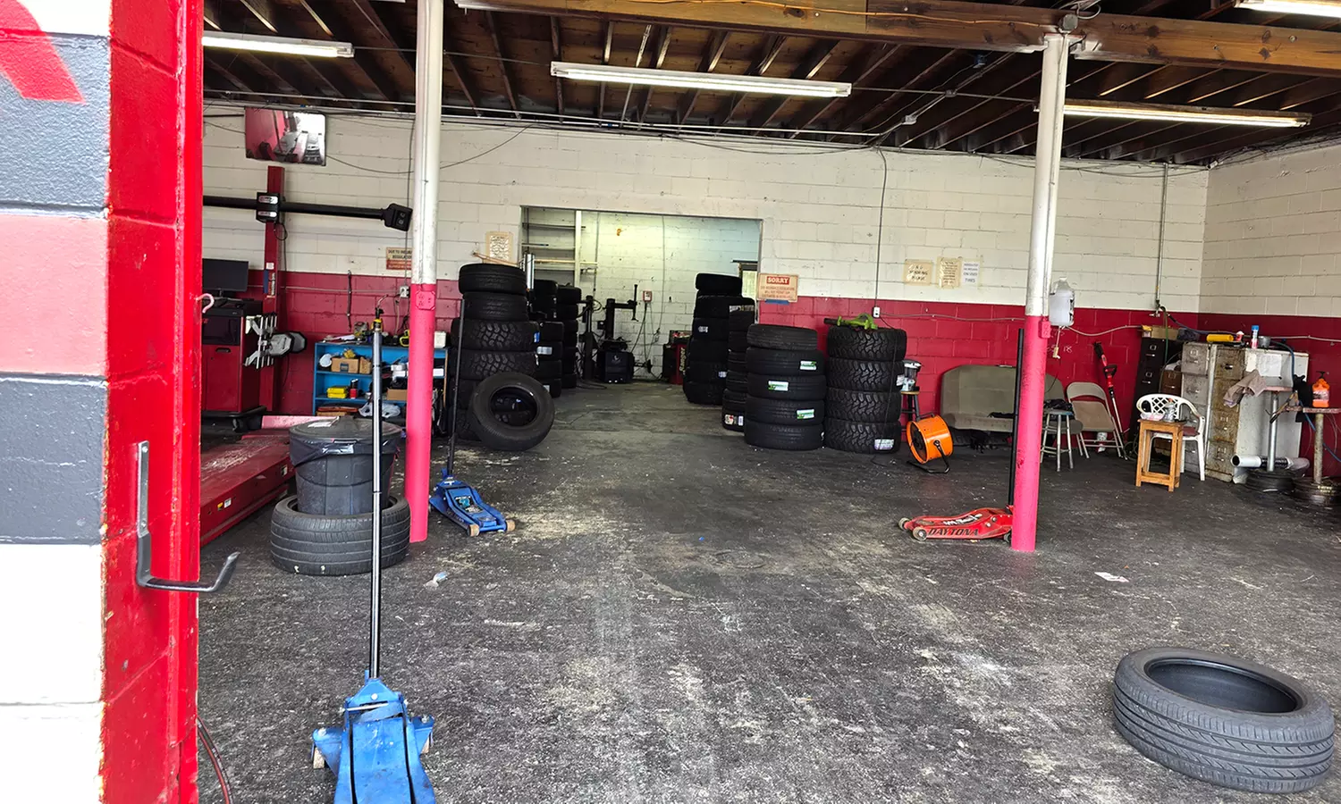 Up to 55% Off on Brake Pad Replacement at Los Brothers Tires