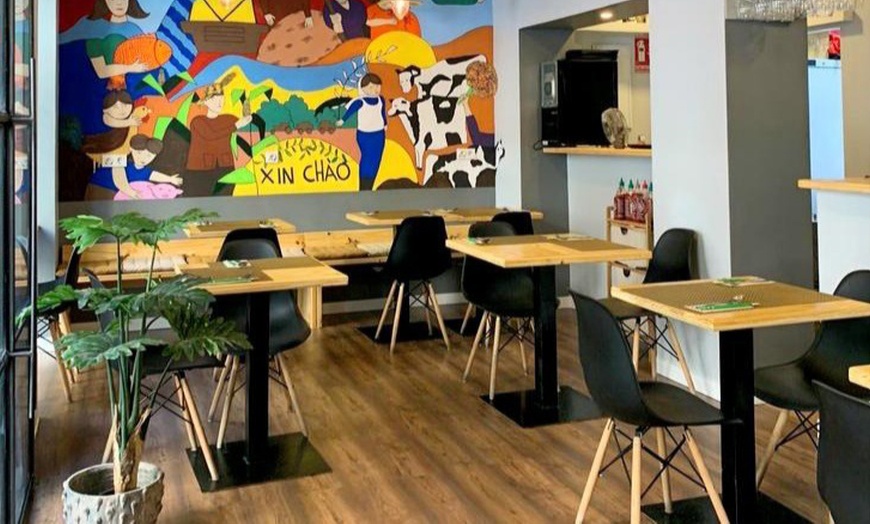 Image 2: Menú Nikkei con entrante, principal, postre y bebida