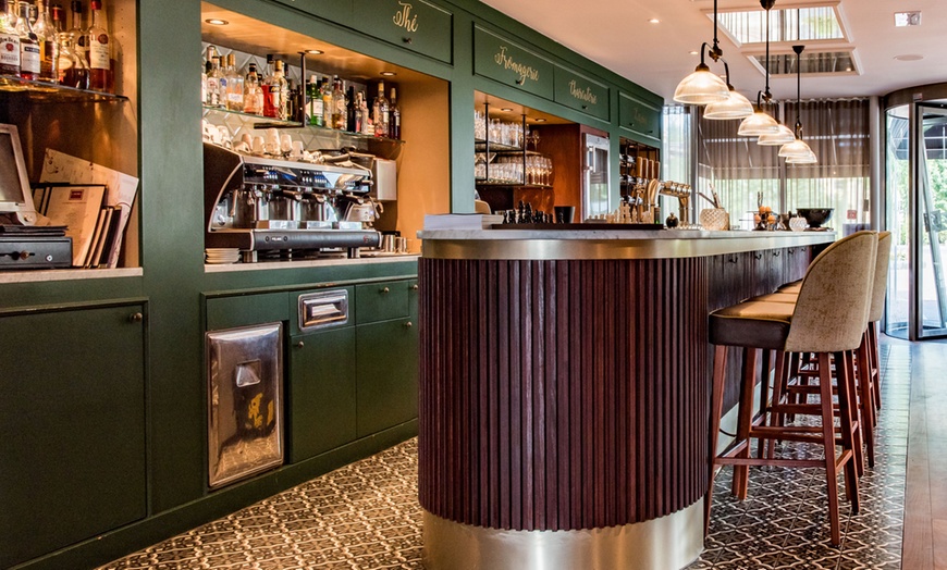 Image 20: Franse klassiekers en warme gastvrijheid in een gezellige bistro