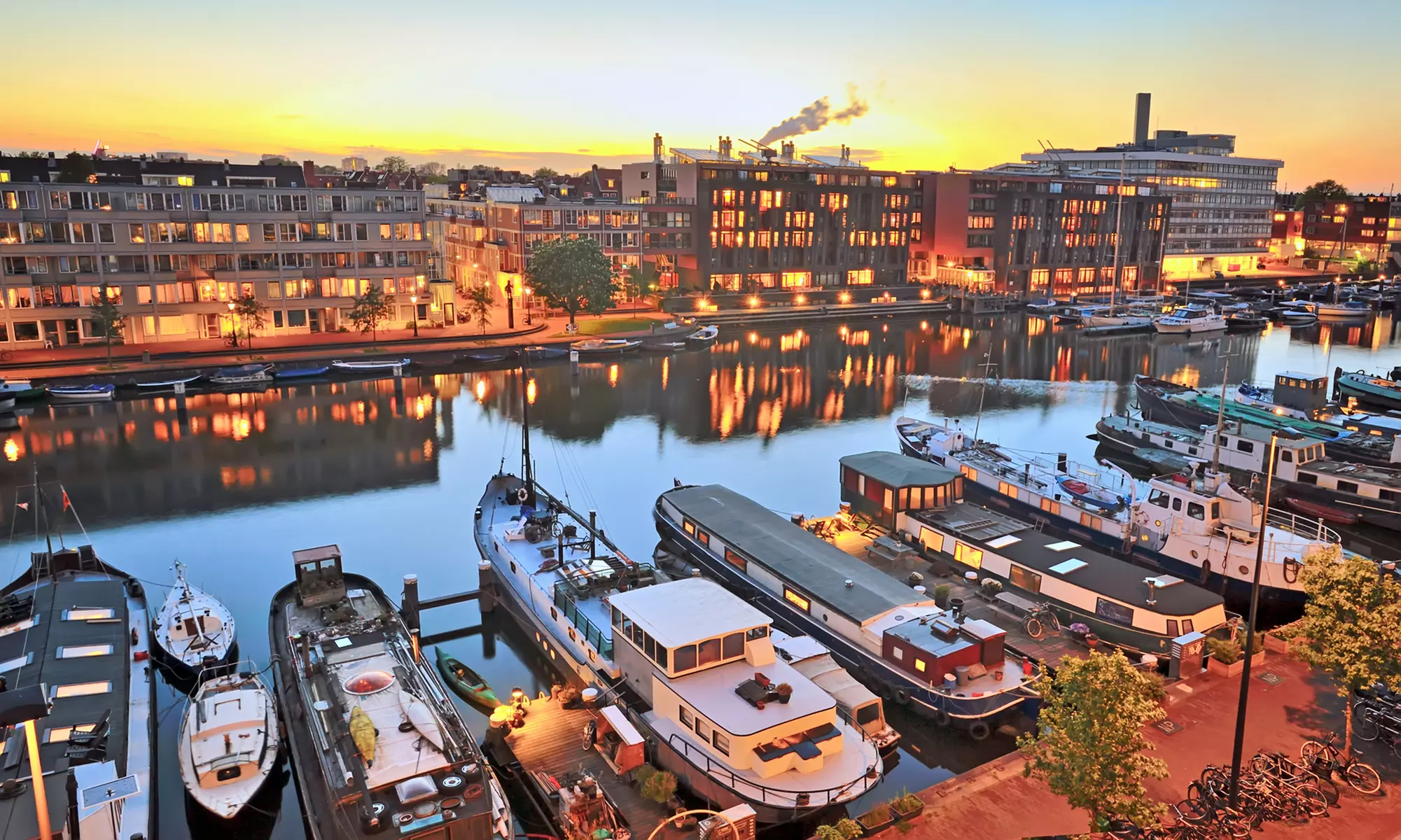 ✈ 8-Day Brussels & Amsterdam Xmas Markets w/ Bruges Ext & Air