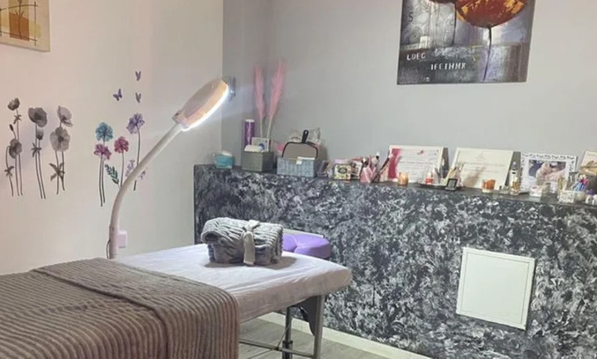 Image 5: Manos y pies radiantes con manicura, pedicura o manipedicura