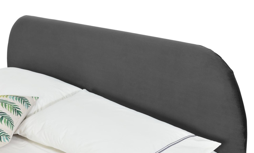 Image 22: Lit velours "Garbera" 140 x 190 cm ou 160 x 200 cm de Kocoon 