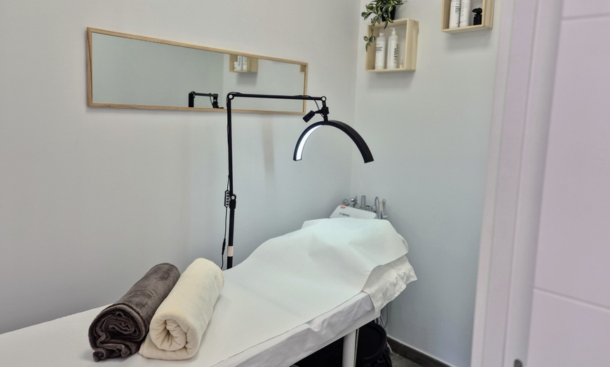 Image 2: Limpieza facial profunda y tratamientos antiedad 