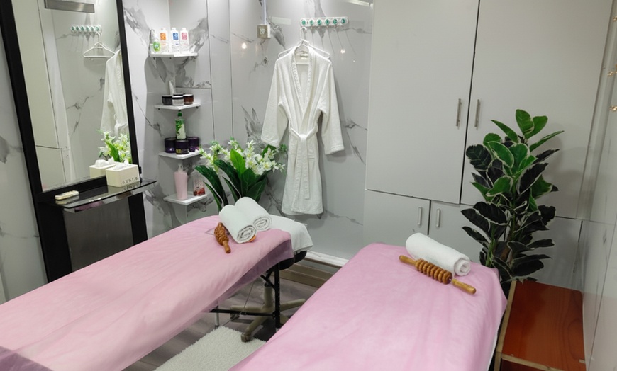 Image 5: 60-Min Hydrafacial, w/ Hairwash & Blowdry, or Full Body Spa Treatment