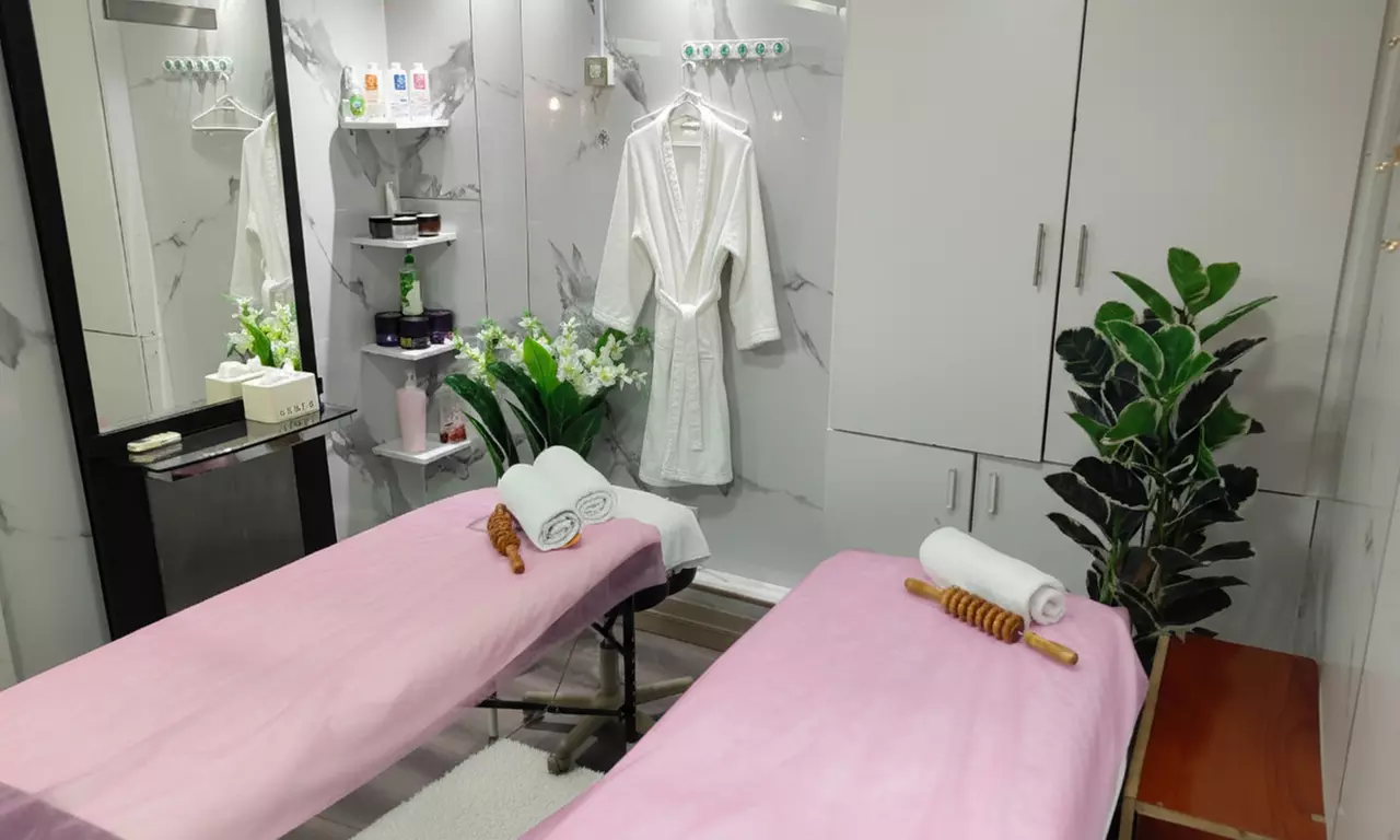 60-Min Hydrafacial, w/ Hairwash & Blowdry, or Full Body Spa Treatment