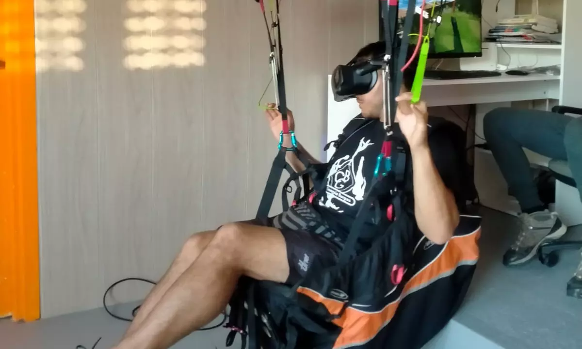Descubre la adrenalina del parapente con un simulador de realidad virtual para 1 o 2 personas con iParapente - Image 6