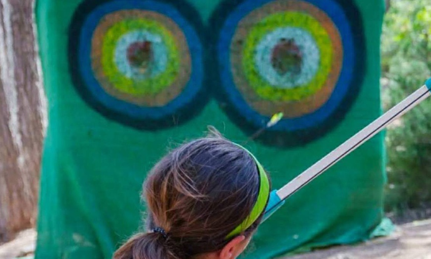 Image 3: Escalada, rappel, tirolina o tiro con arco para hasta 8 personas 