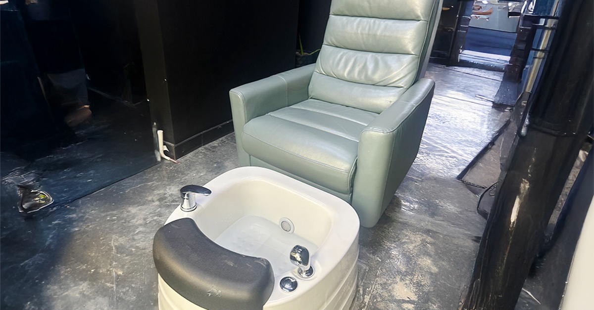 Men’s Grooming Packages With Mani-pedi, Facial & Wax Options Men’s Grooming Packages With Mani-pedi, Facial & Wax Options