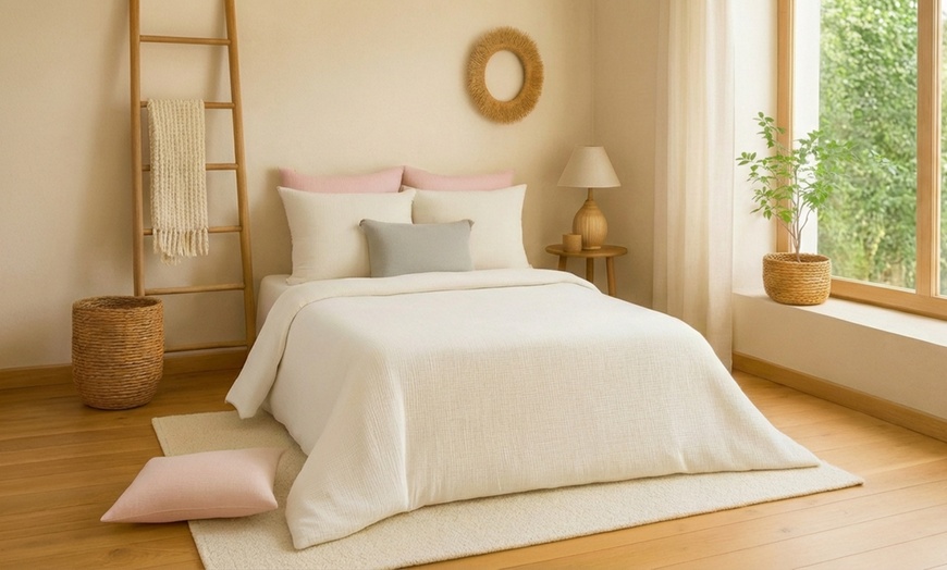 Image 9: 100% Cotton Gauze Reversible Bedding Set