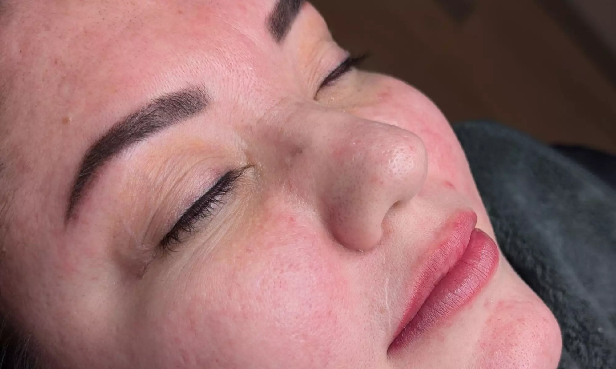 Permanent Make-up für Augenbrauen oder Lippen