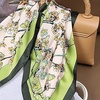 Image 5: Foulard en soie avec motif 