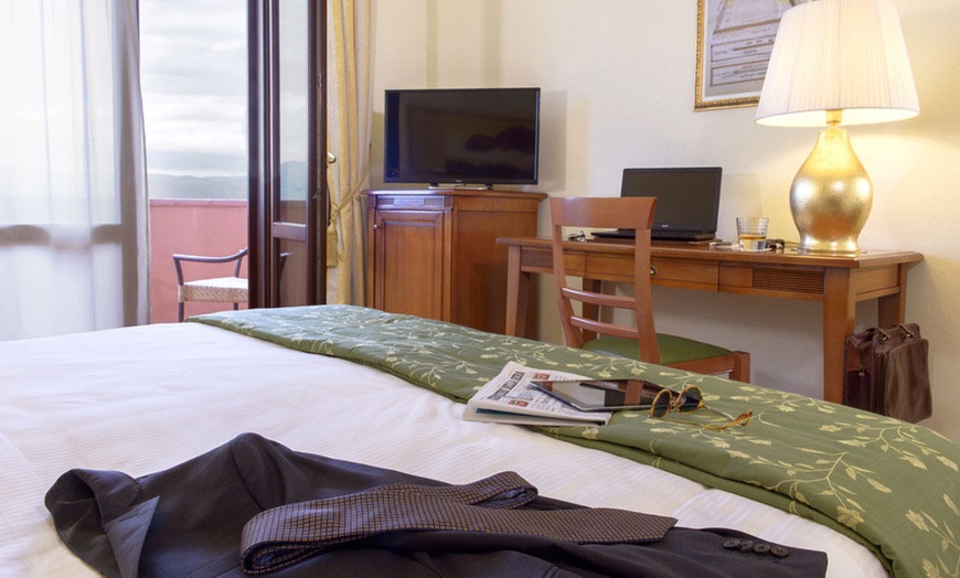 Image 5: Vibo Valentia 4*: camera doppia con colazione, mezza pensione e Spa