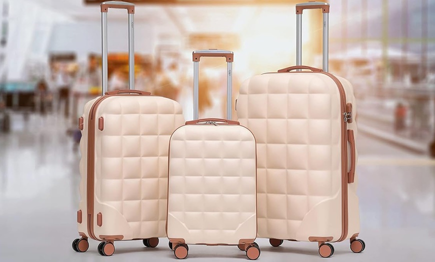 Image 7: Set of Three Hard Shell Suitcases