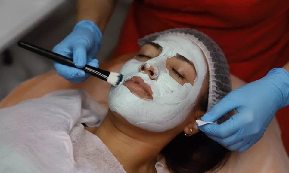 Tratamiento facial a elegir con ultrasonidos, mascarilla, radiofrecuencia o peeling para 1; ahorra hasta un 60% - Primary Image