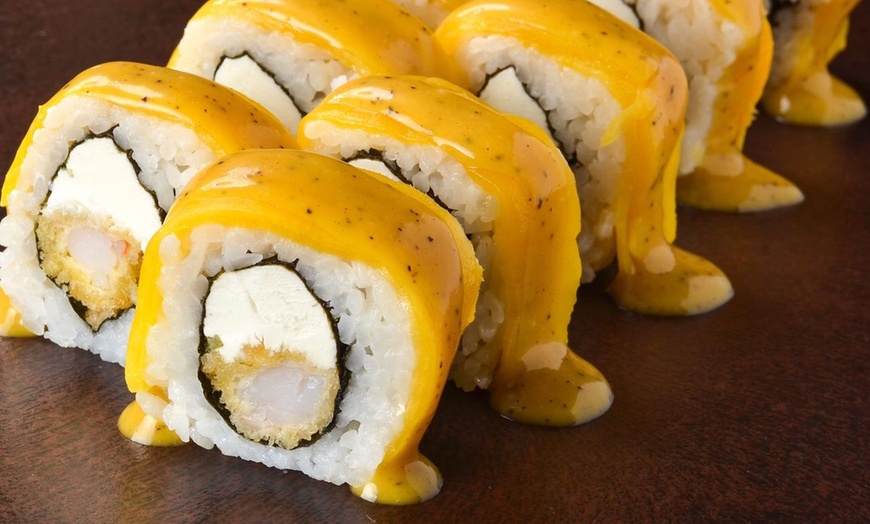 Image 7: Menú de sushi salado o dulce para 2 para el local o para recoger