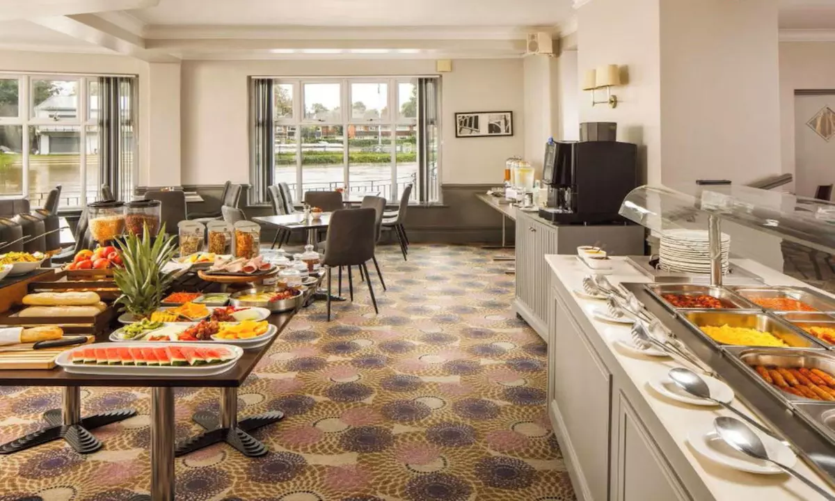 Surrey: Classic Double Room/Double River View Room for Two