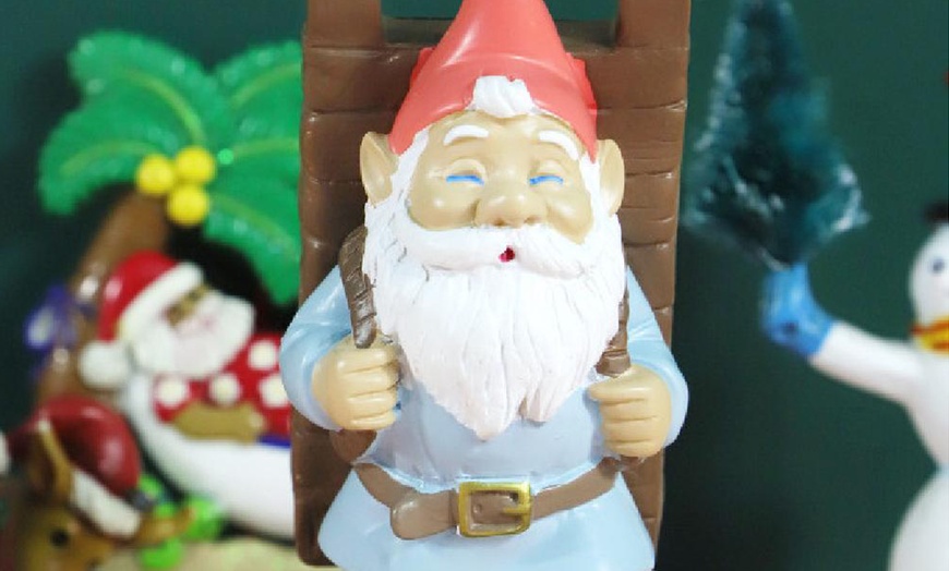 Image 5: Gnome Cell Phone Stand Decoration