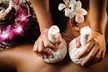 Entfliehe dem hektischen Alltag: Aromaöl-, Thai, Hot-Stone- o. Kräuterstempel-Ganzkörpermassage (bis 25% sparen) - Second Medium