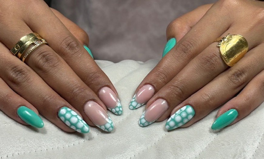 Image 8: Pose d’ongles en gel, gainage ou porcelaine chez Ô Beauty
