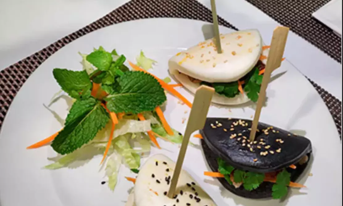 Menú Nikkei con entrante, principal, postre y bebida