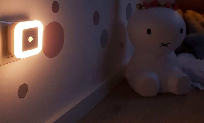 Image 7: Luz nocturna LED automática con tono cálido