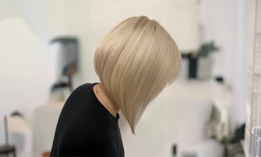 Image 2: Waschen, Schneiden & Föhnen opt. mit Ansatz färben oder Strähnen